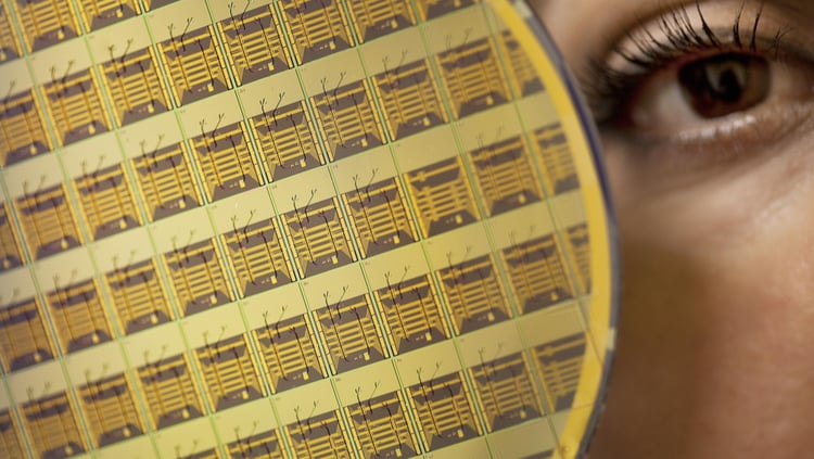 Mikrochip-öga-Linnros-T