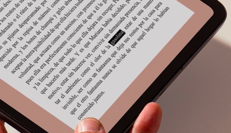 Ebook on a tablet, with the word 'gasolina' highlighted