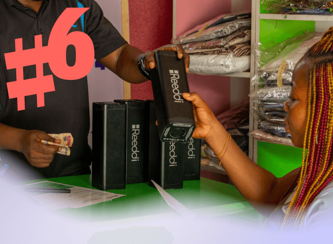 #6 Circularity Subscribed - Woman paying for a Reeddi battery pack