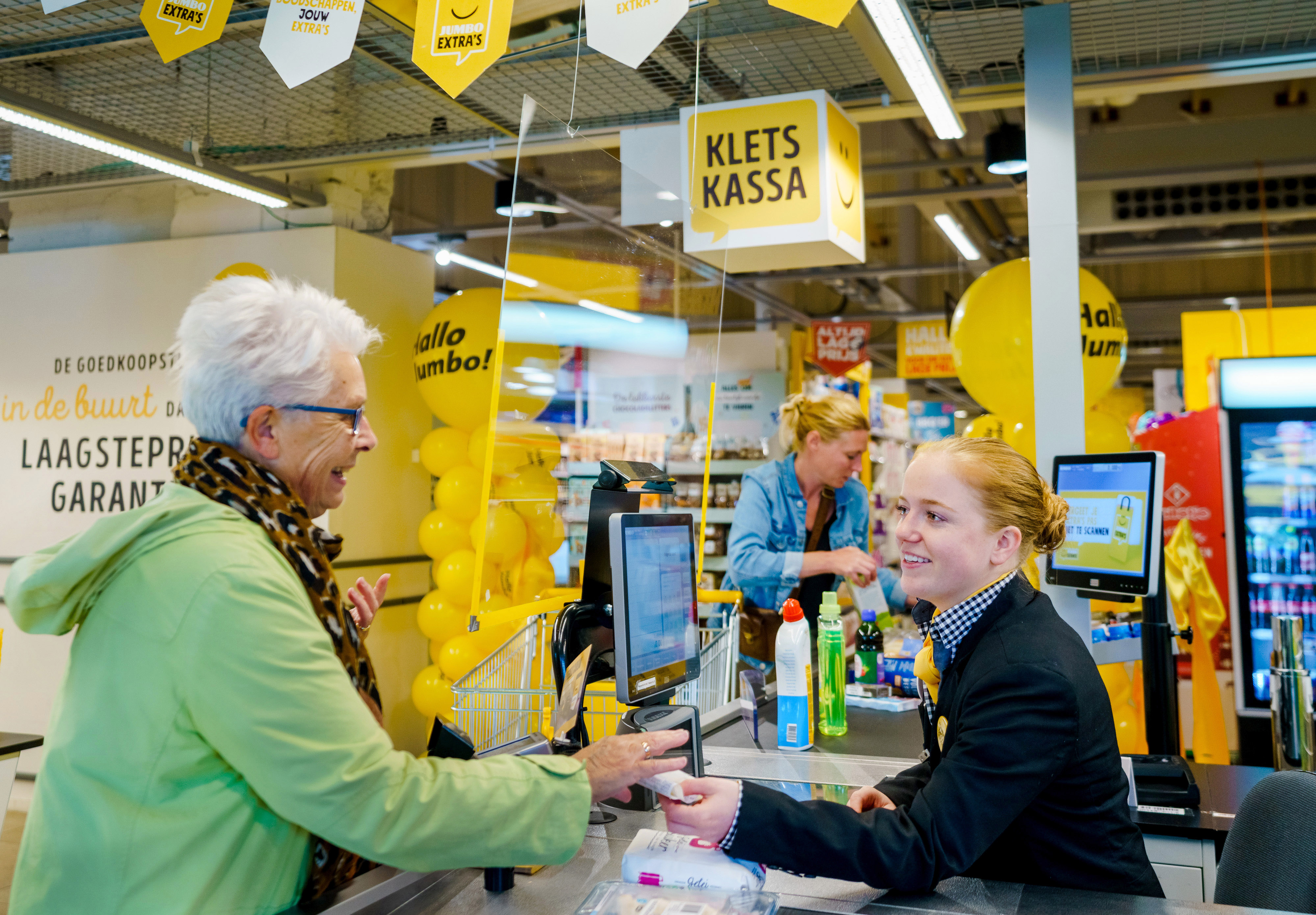 Supermarket Jumbo designates 200 cash registers for checkout chats